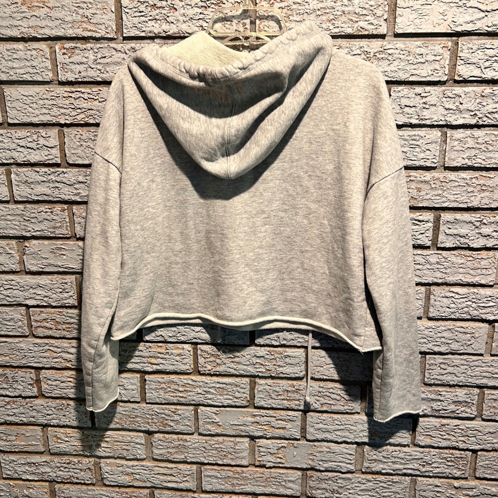 Alo Yoga Womens Cropped Hoodie Heather Gray Raw Hem Sweatshirt Size S - Picture 2 of 7